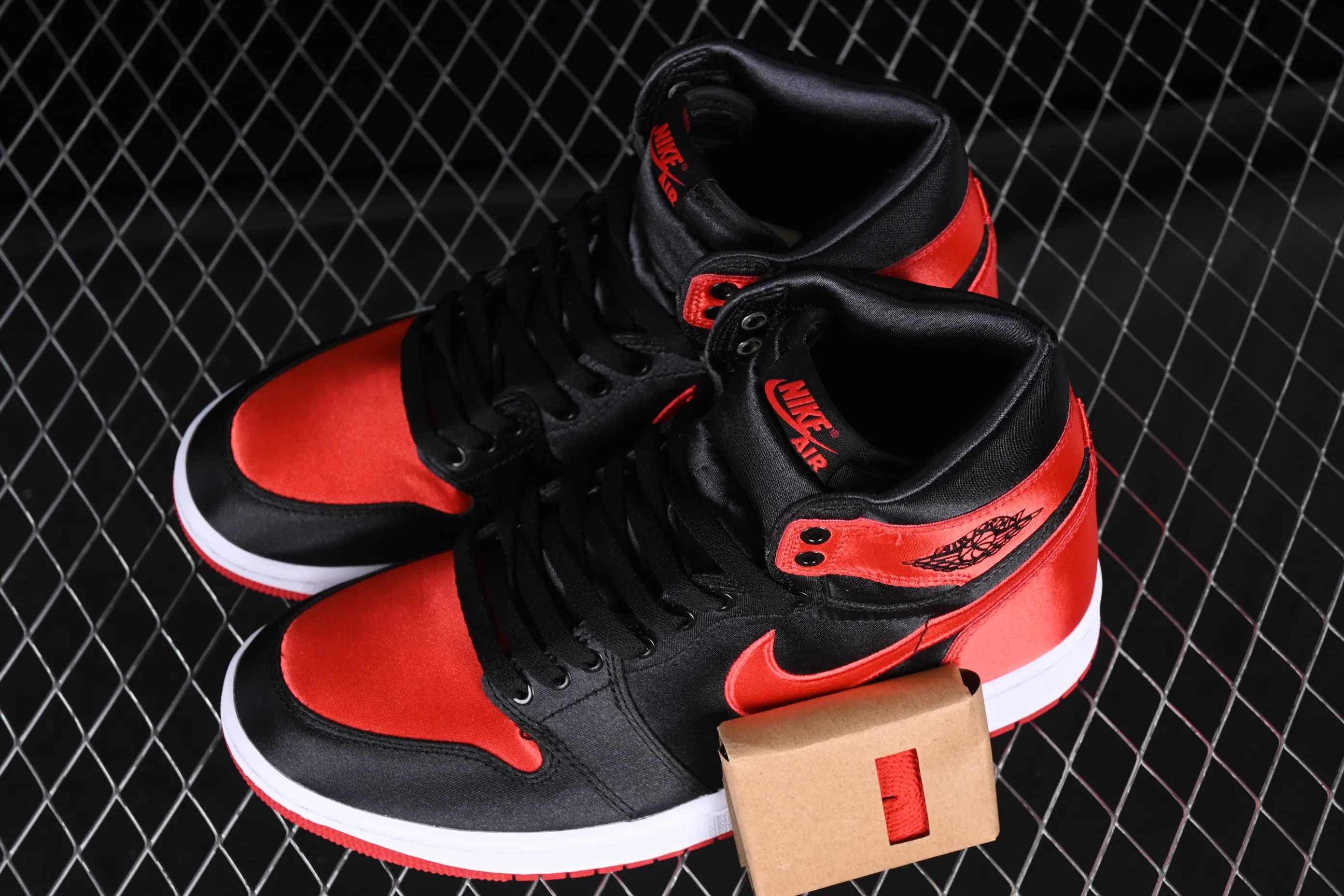 All Categories Air Jordan Jordan Series Basketball Shoes Air Jordan 1 High Air Jordan 1 High OG "Satin Bred" AJ1 Joe 1 Silk Forbidden Wear FD4810-061